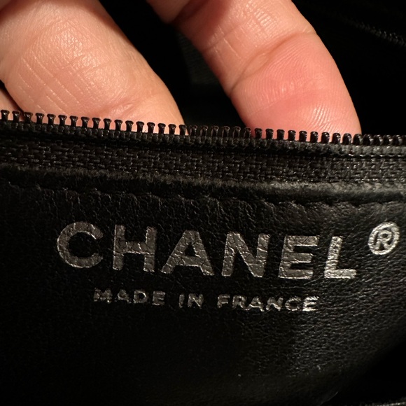 CHANEL TOTE CAVIAR LEATHER MEDALLION 🌟 AUTHENTIC 🌟 - Picture 8 of 13